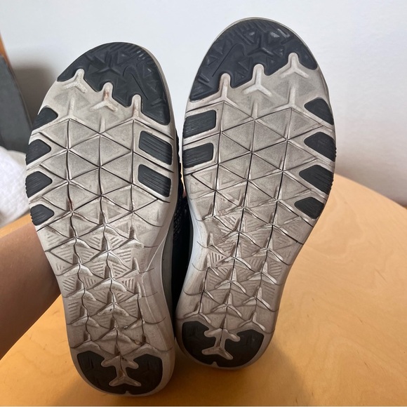 Nike Free Women's Training Shoe Running Sneakers Black and Metallic Size 7.5 - Picture 11 of 11